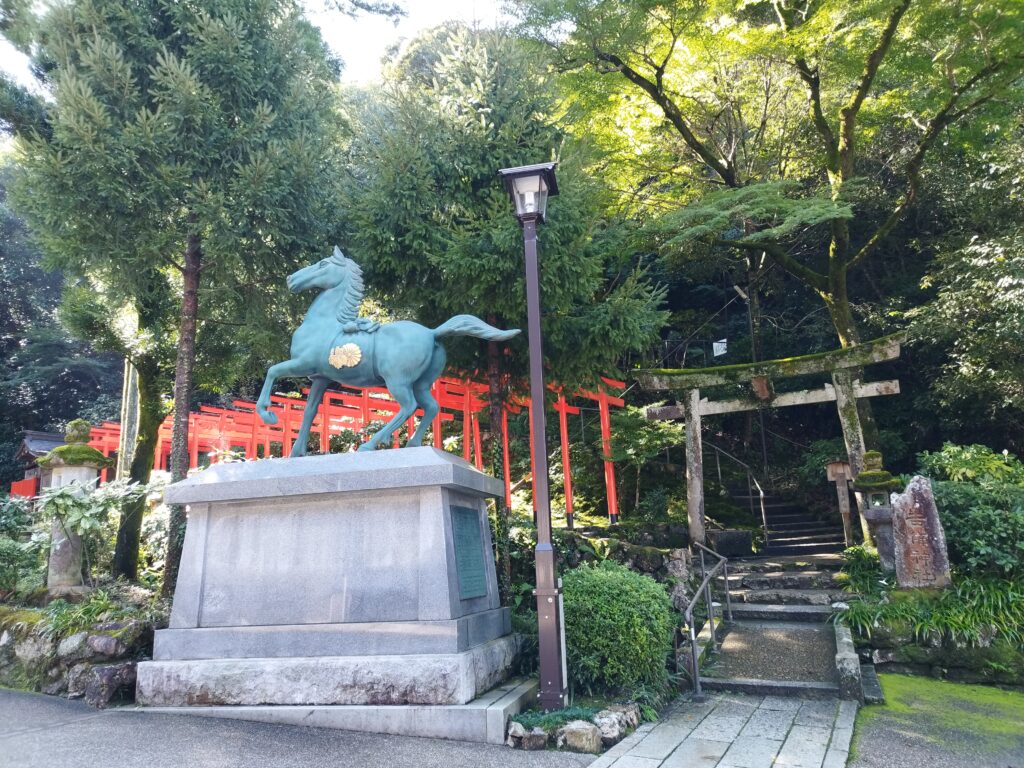 神馬と楓稲荷神社